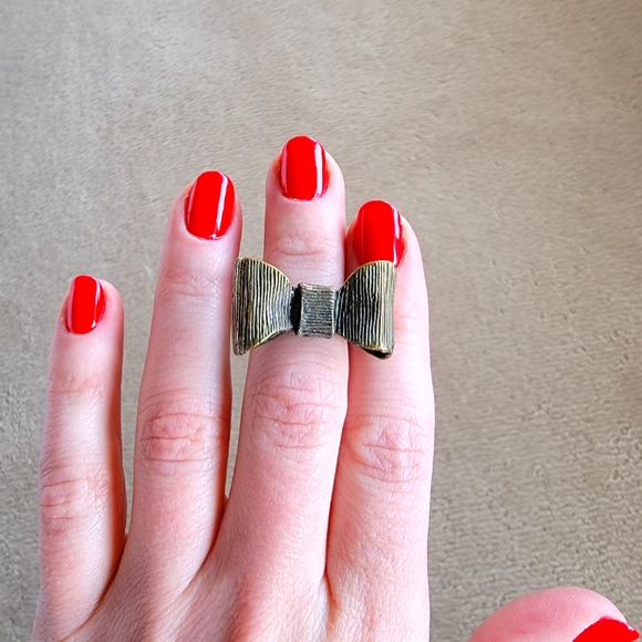 Statement Bow Ring Adjustable Size - Picture 4 of 4